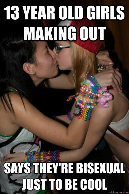3 girls making out